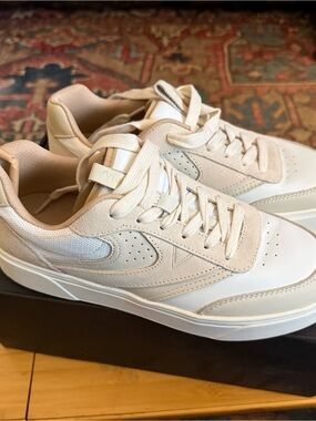 Vionic Neutral Beige & White Low-Top Sneakers